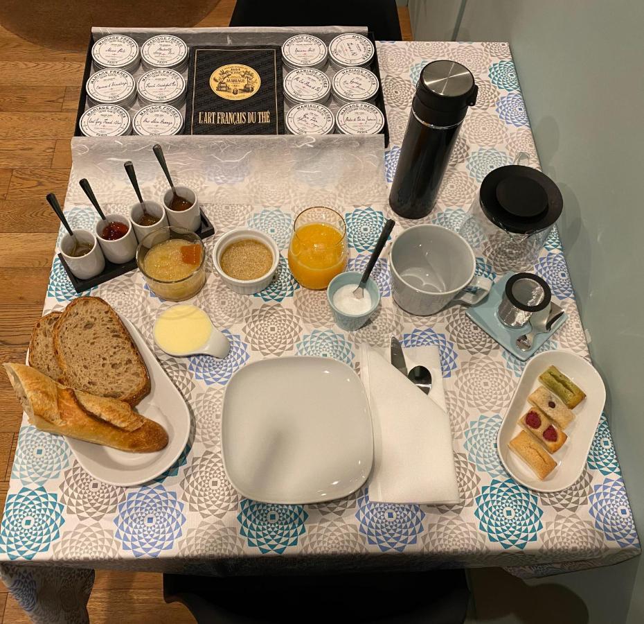 Au 10 Bed & Breakfast Luisant Экстерьер фото
