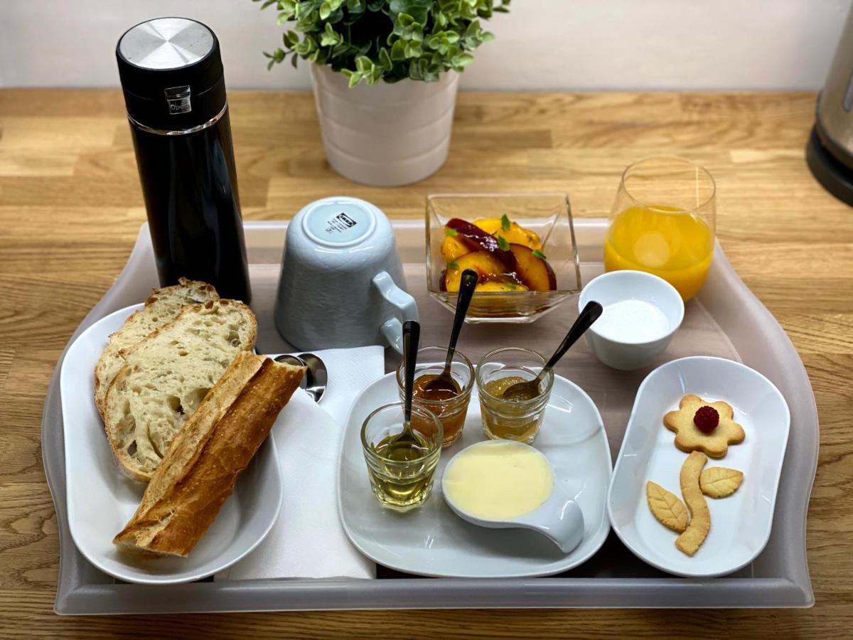 Au 10 Bed & Breakfast Luisant Экстерьер фото