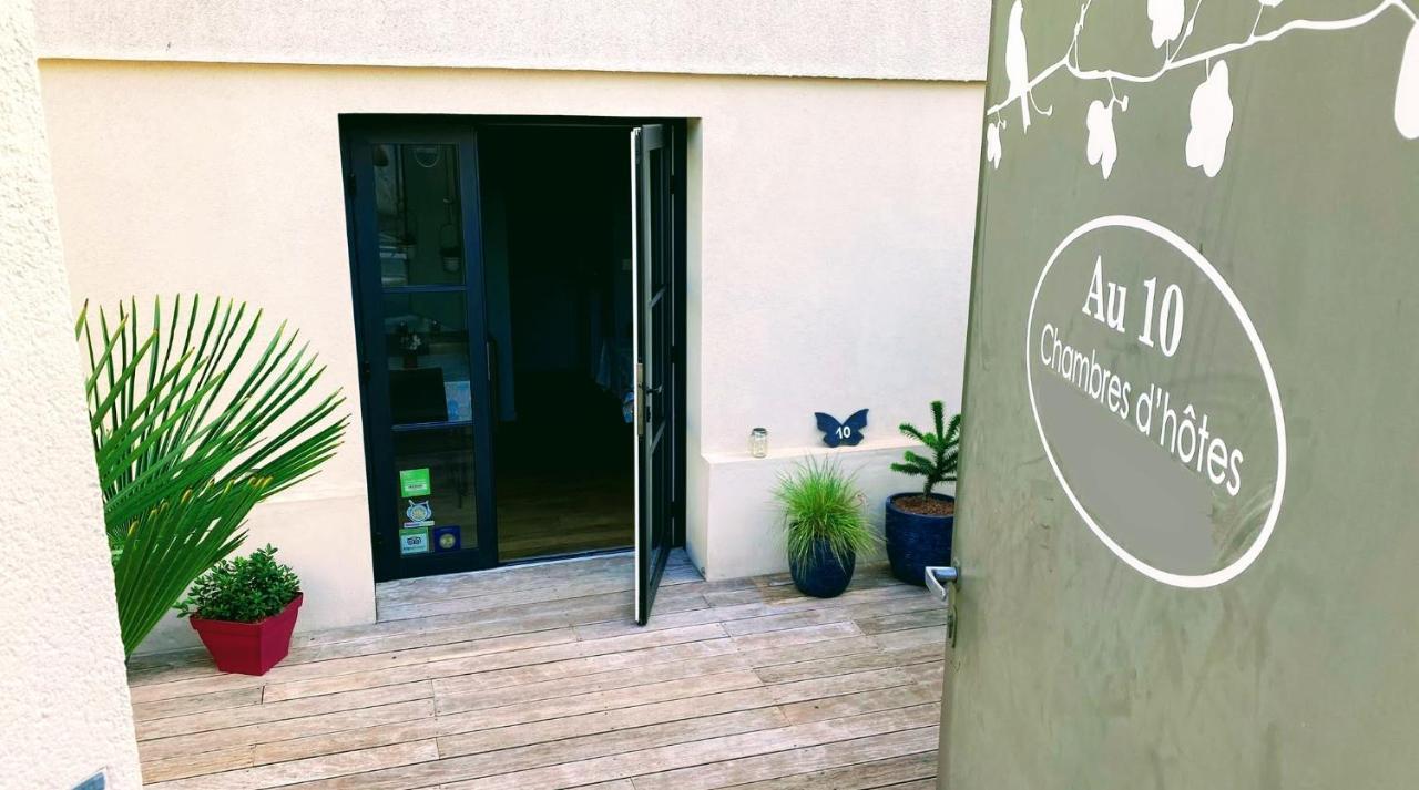 Au 10 Bed & Breakfast Luisant Экстерьер фото