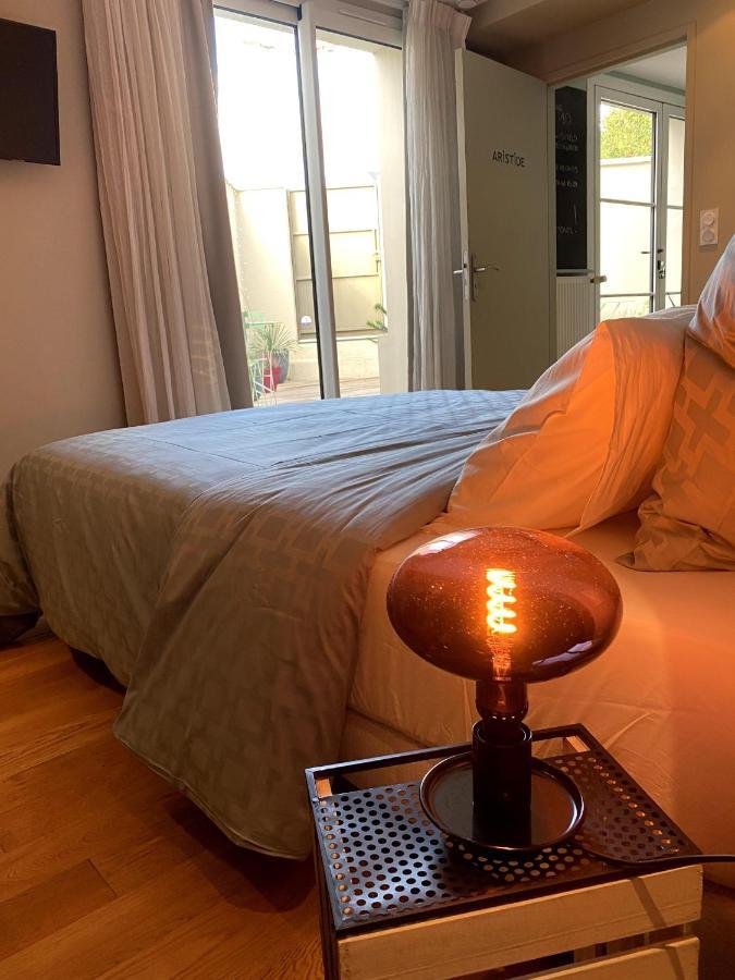 Au 10 Bed & Breakfast Luisant Экстерьер фото