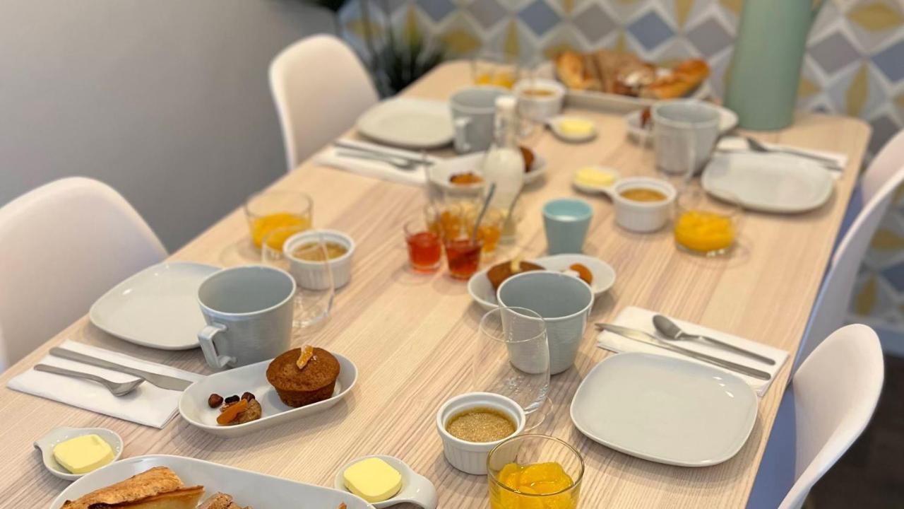 Au 10 Bed & Breakfast Luisant Экстерьер фото